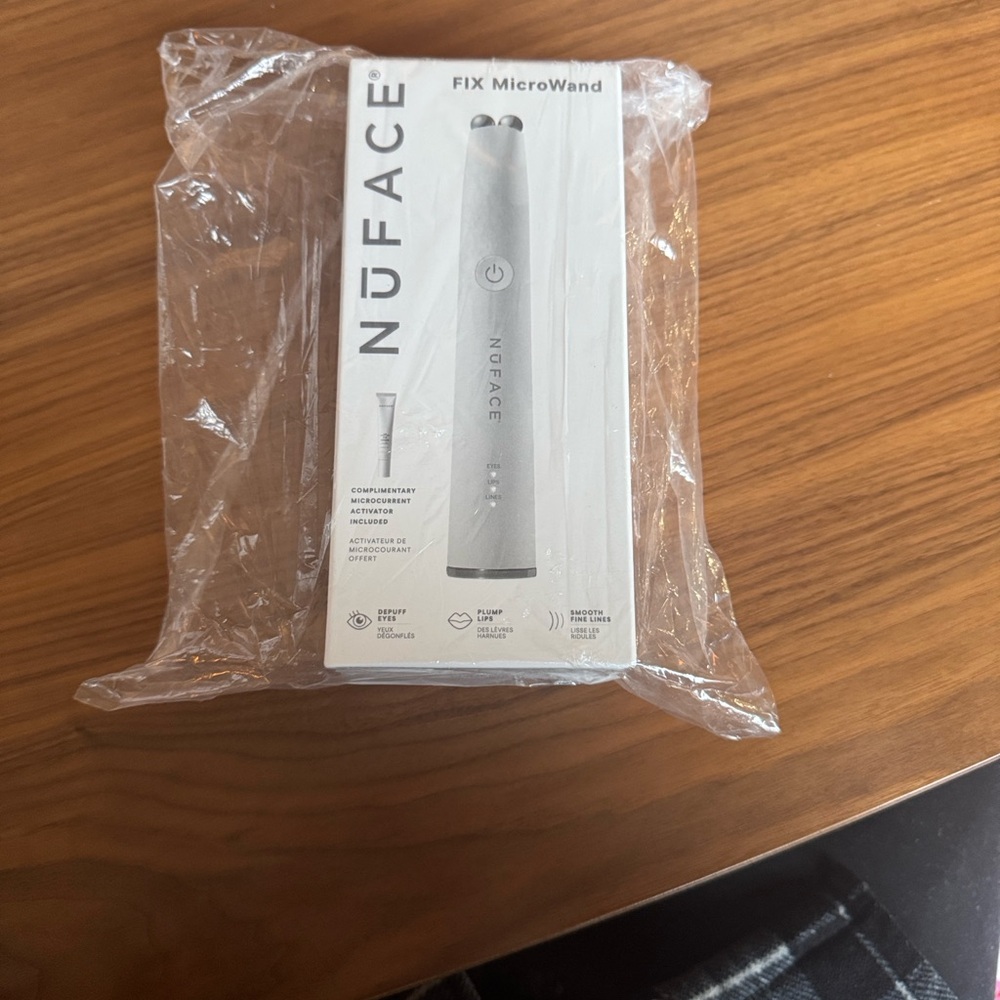NuFace FIX MicroWand in Silver and White